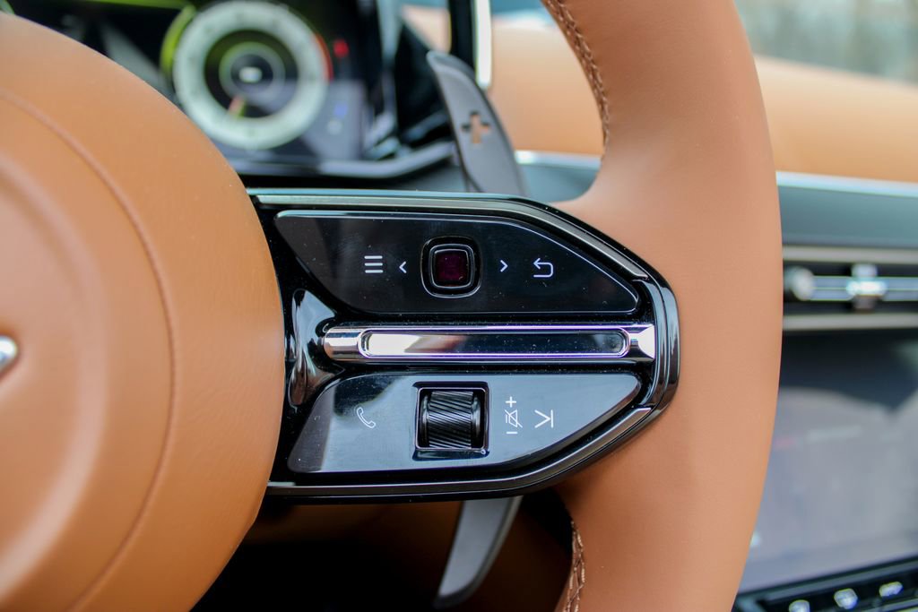 New 2026 Aston Martin V8 Vantage Convertible image 13