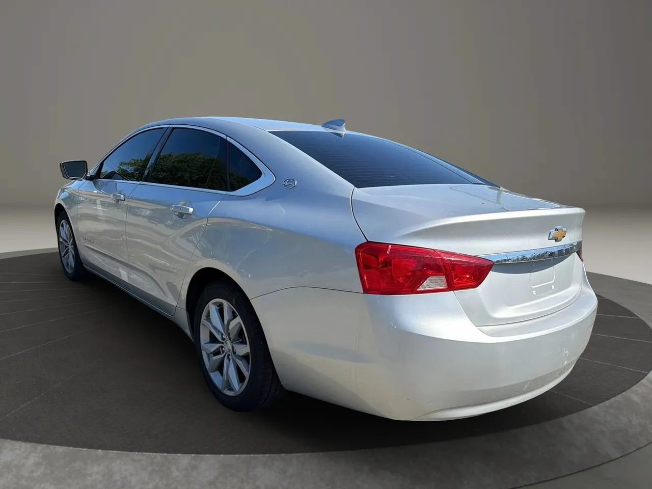 Used 2019 Chevrolet Impala LT FWD image 7