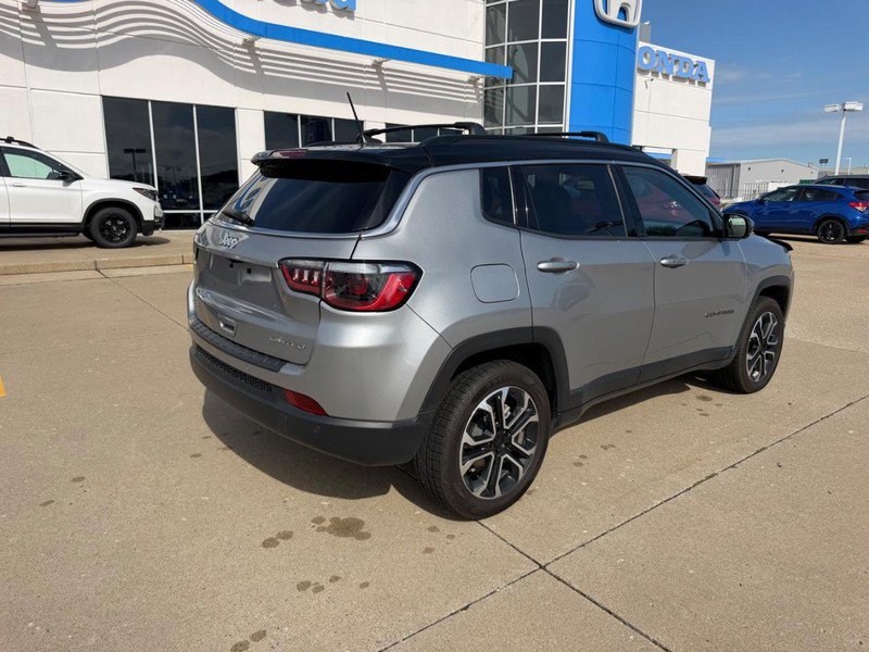 Used 2024 Jeep Compass Limited AWD/4WD image 2