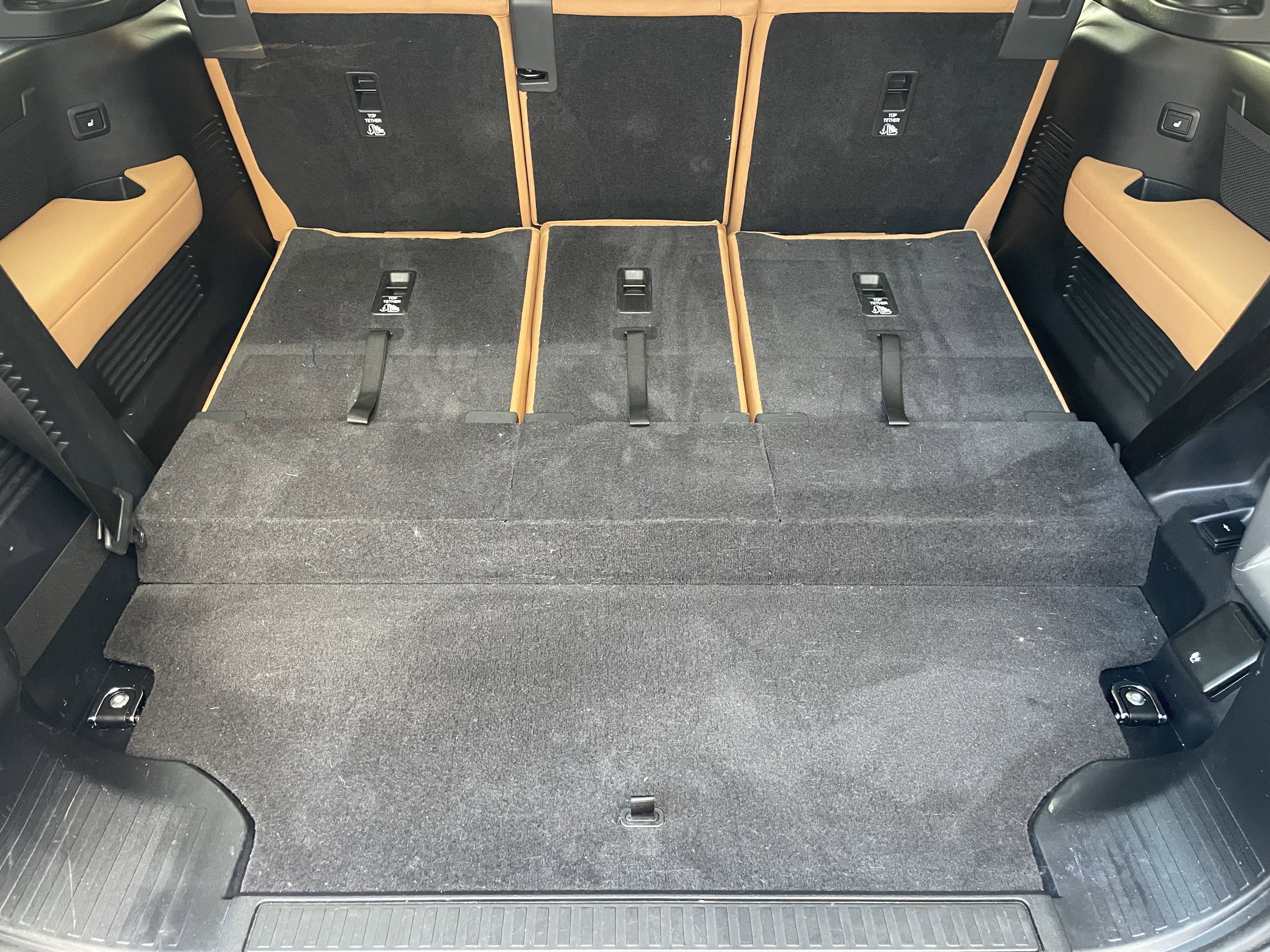 Used 2023 Land Rover Defender 130 First Edition image 37