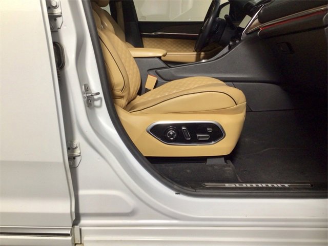 Used 2022 Jeep Grand Cherokee L Summit w/ Luxury Tech Group V image 34