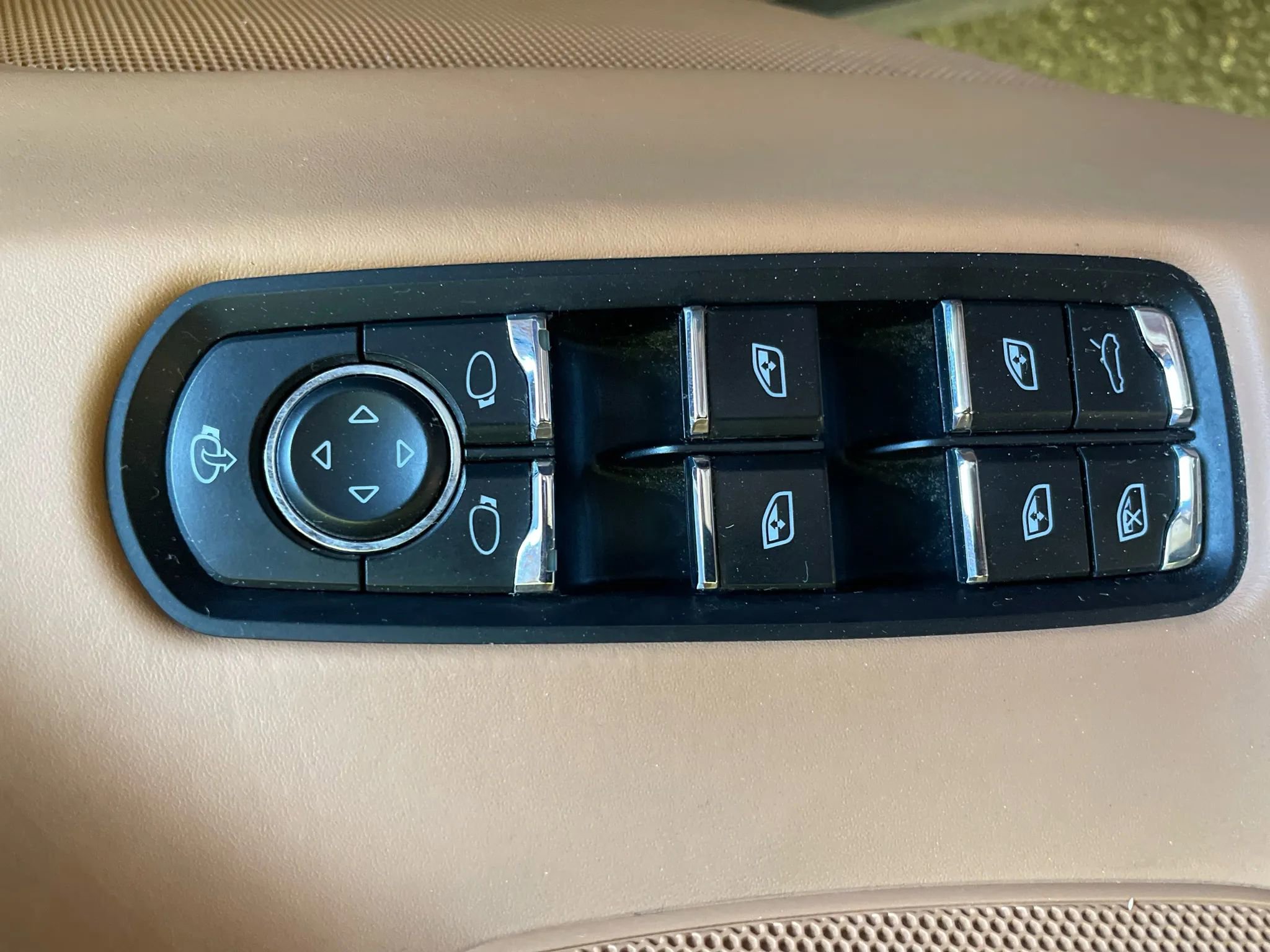 Used 2016 Porsche Panamera S image 23