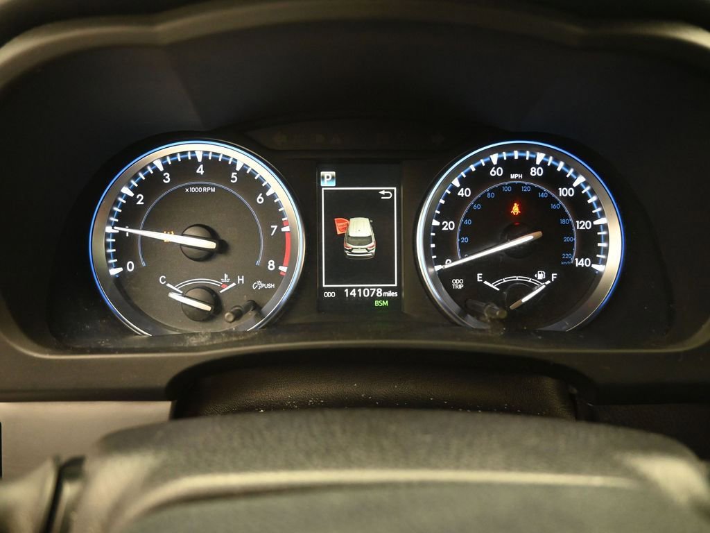 Used 2017 Toyota Highlander XLE image 3