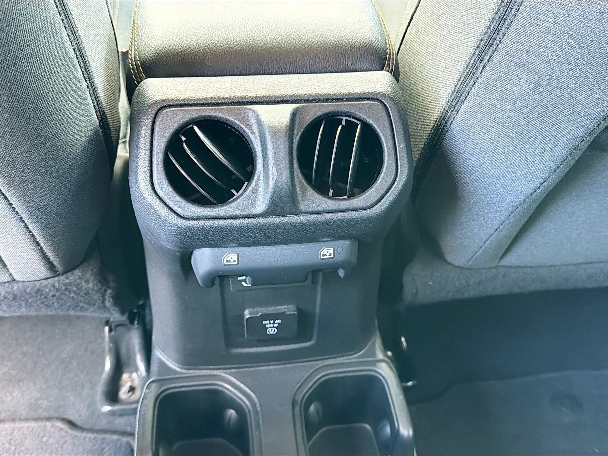 Used 2025 Jeep Wrangler Sahara image 19