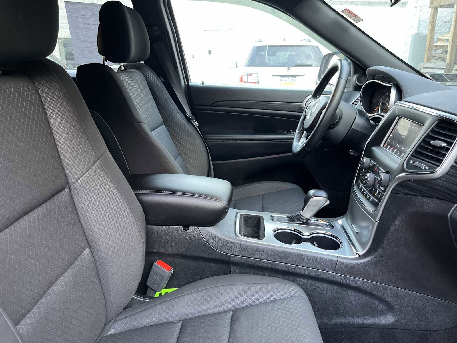 Used 2020 Jeep Grand Cherokee Laredo image 26