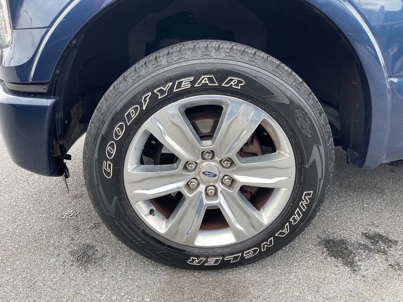 Used 2015 Ford F150 Platinum w/ Trailer Tow Package image 18