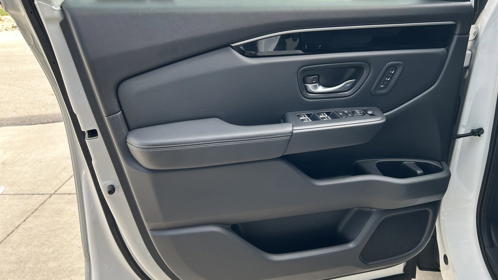 Used 2023 Honda Pilot Touring image 11