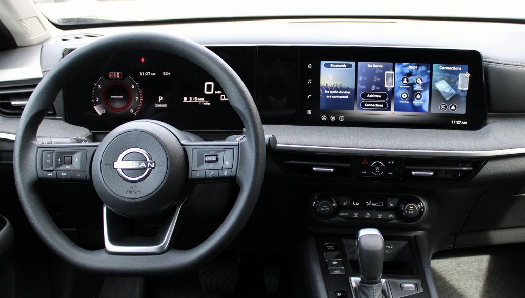 New 2026 Nissan Kicks SV w/ SV Premium Package image 4