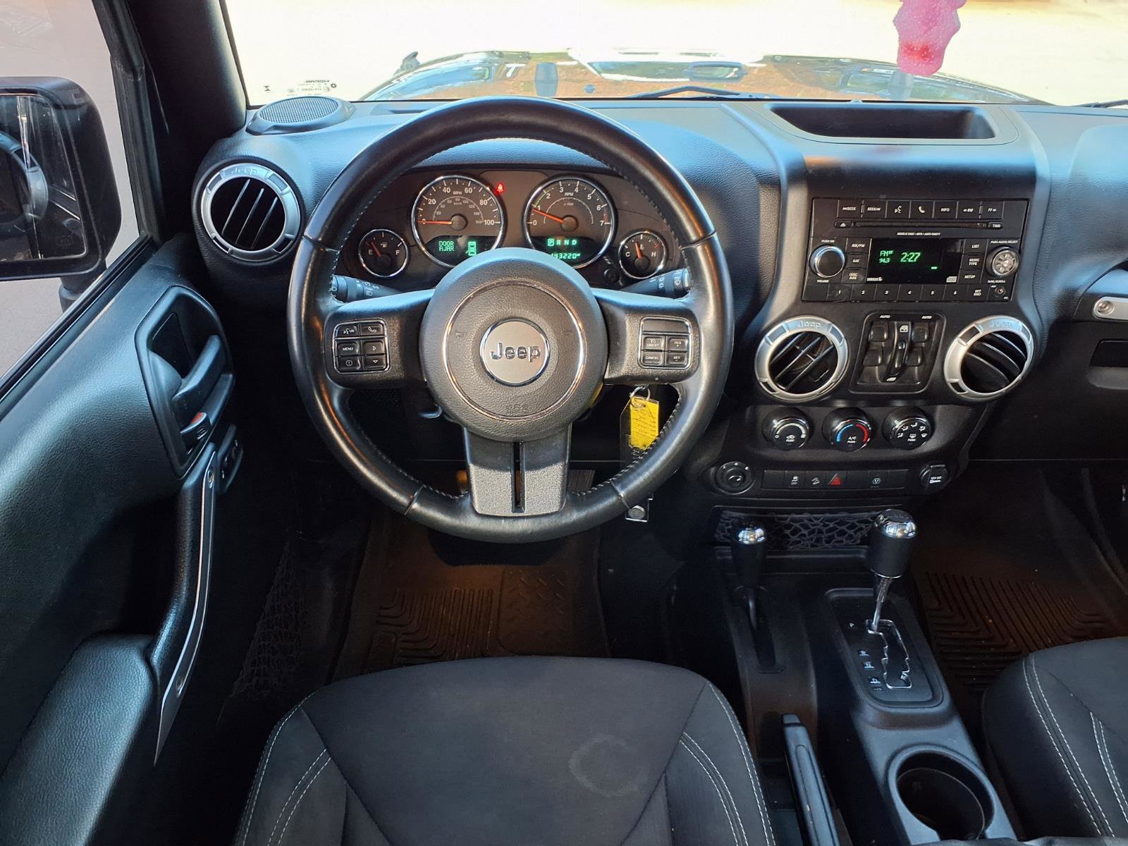 Used 2018 Jeep Wrangler Unlimited Sahara w/ Connectivity Group image 14