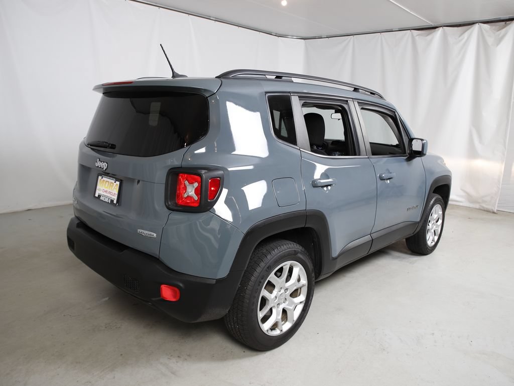 Used 2017 Jeep Renegade Latitude w/ Cold Weather Group AWD/4WD image 3