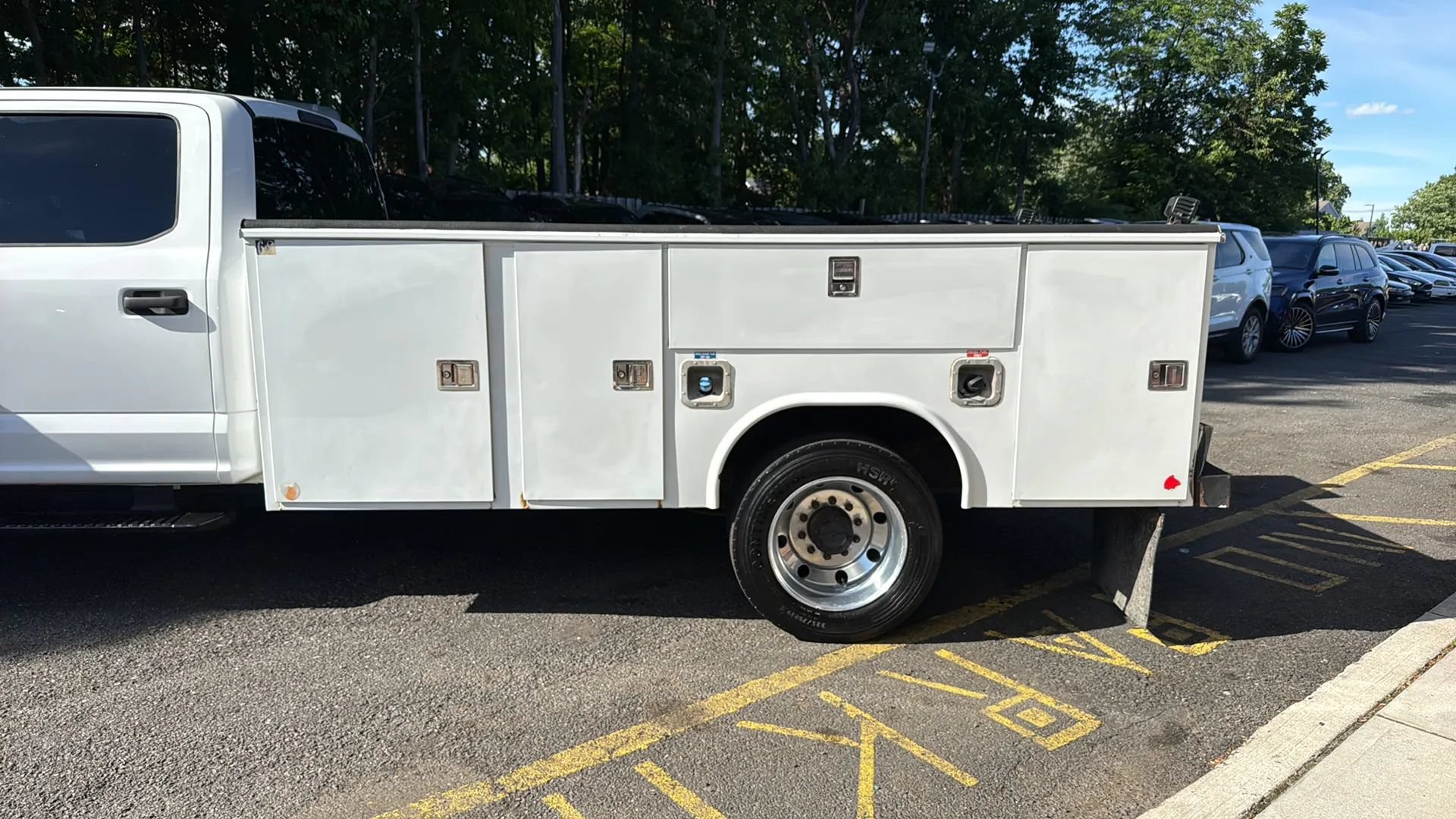 Used 2019 Ford F550 4x4 Crew Cab Super Duty w/ XLT Value Package image 40