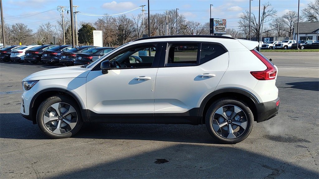 New 2026 Volvo XC40 B5 Plus w/ Climate Package image 5