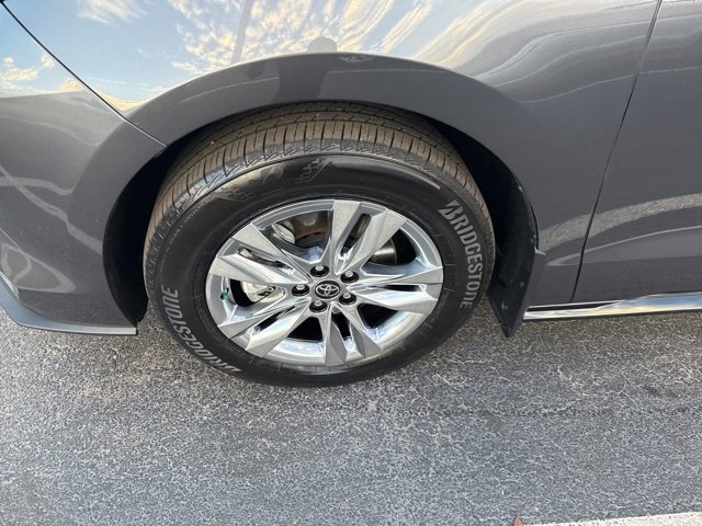 Used 2025 Toyota Sienna Limited image 6