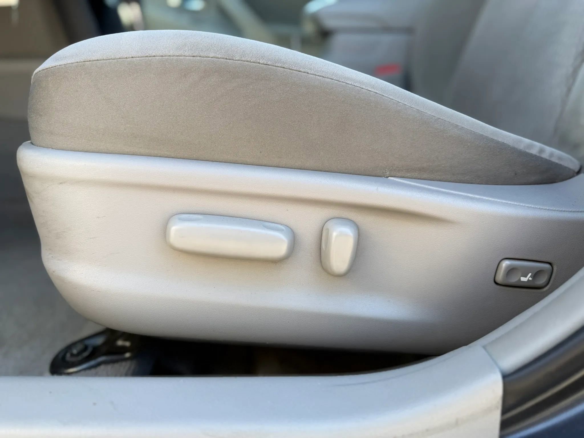 Used 2011 Toyota Camry LE image 10