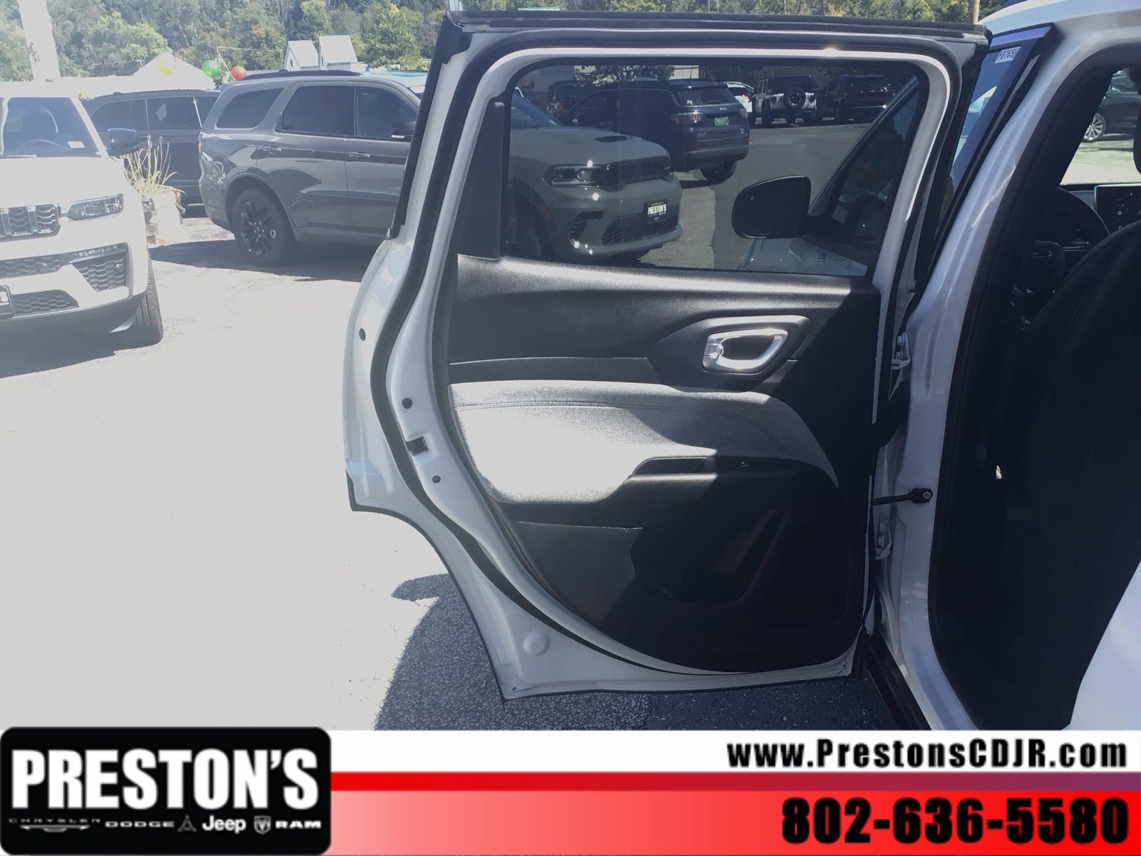 Used 2024 Jeep Compass Latitude AWD/4WD image 23