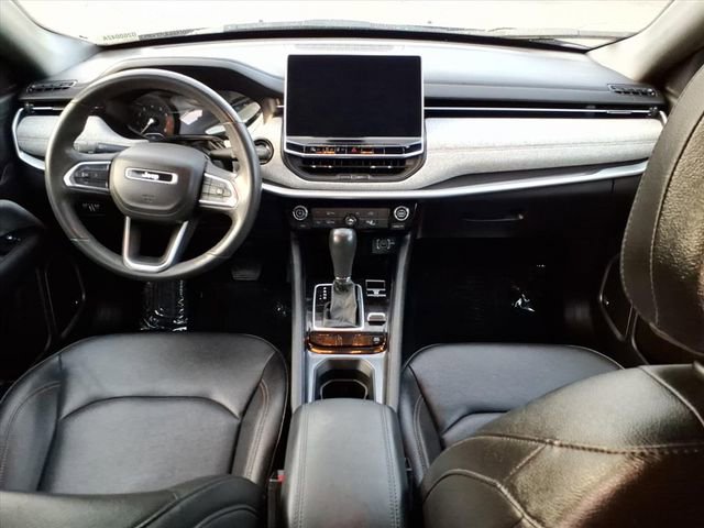 Used 2024 Jeep Compass Latitude w/ Sun and Sound Group AWD/4WD image 19
