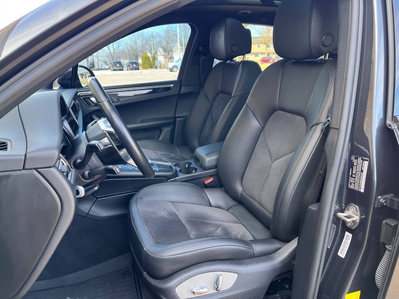 Used 2021 Porsche Macan AWD/4WD image 9