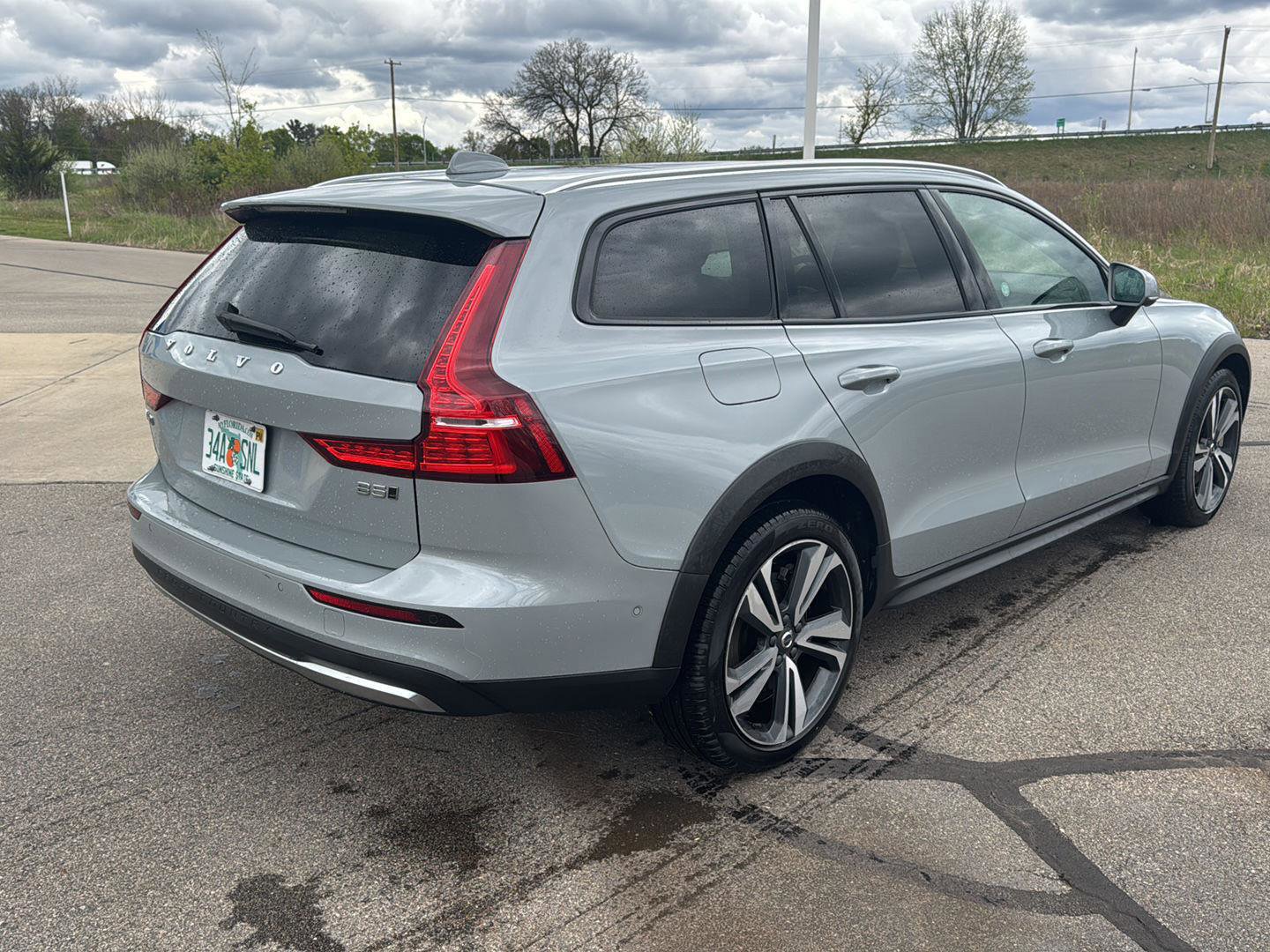Used 2025 Volvo V60 B5 Cross Country Plus AWD/4WD image 6