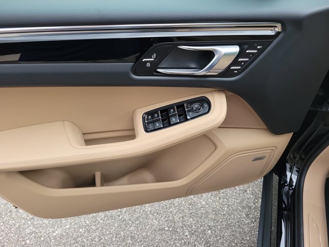 Used 2026 Porsche Macan AWD/4WD image 25
