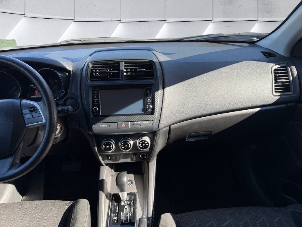 Used 2025 Mitsubishi Outlander Sport AWD image 12