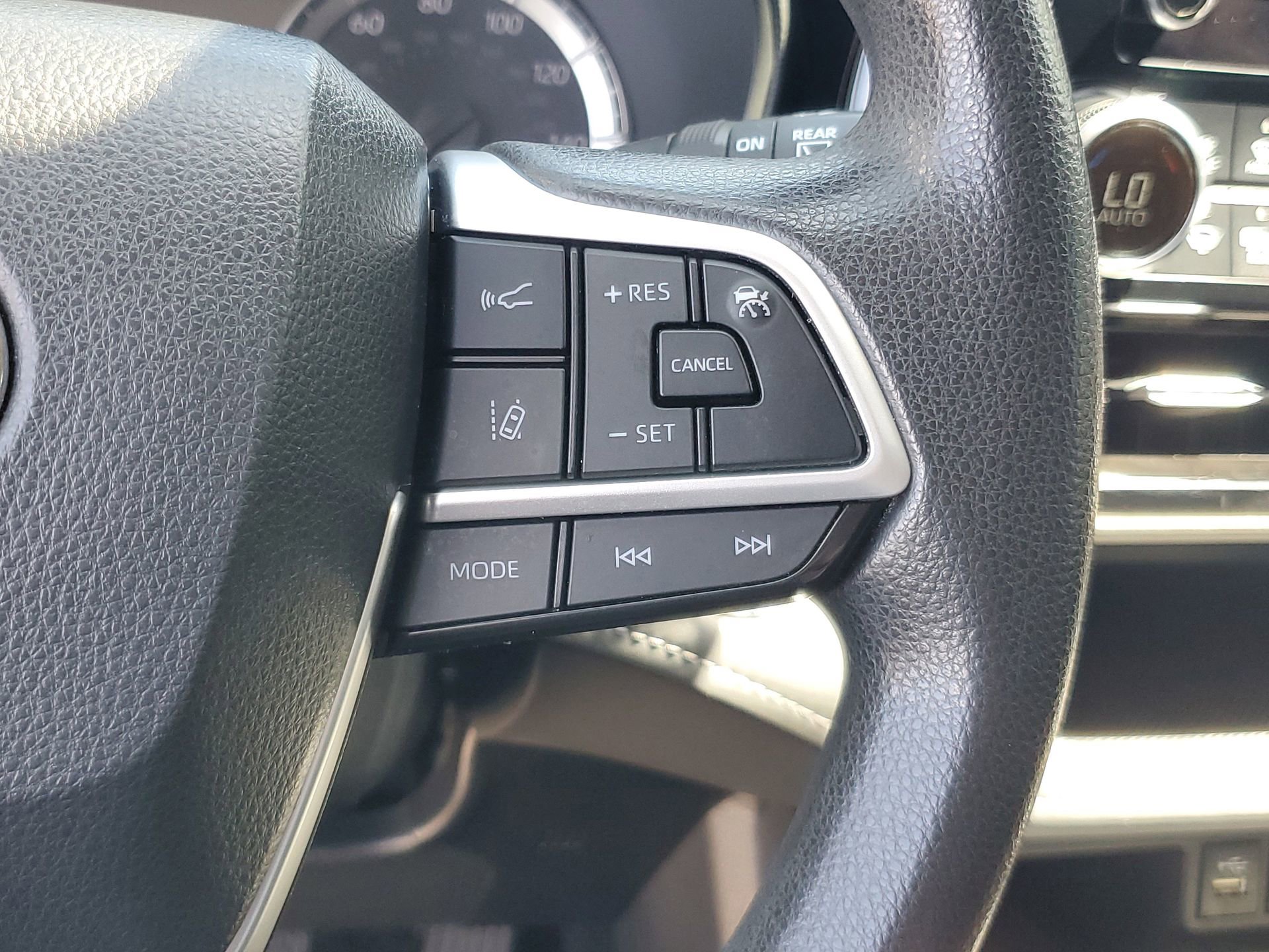 Used 2023 Toyota Highlander L image 25