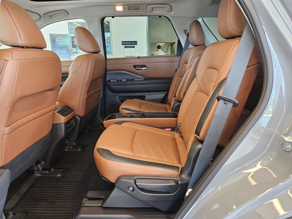 Used 2023 Nissan Pathfinder Platinum w/ Lighting Package (N93) image 26