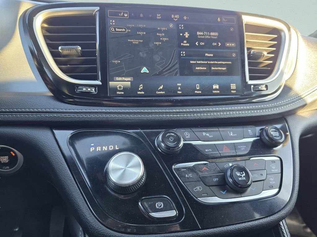 Used 2026 Chrysler Pacifica Limited image 5