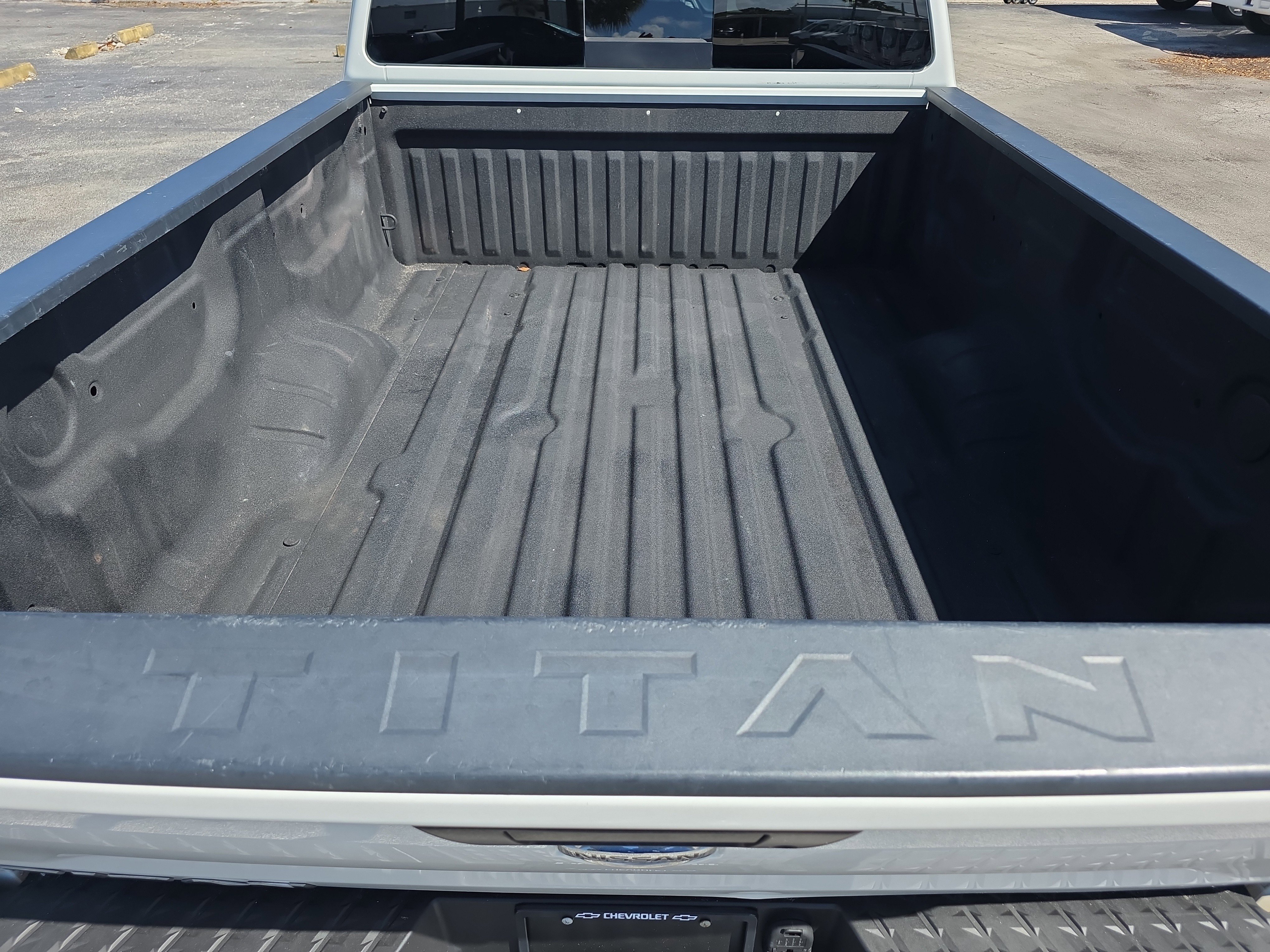 Used 2022 Nissan Titan S image 10