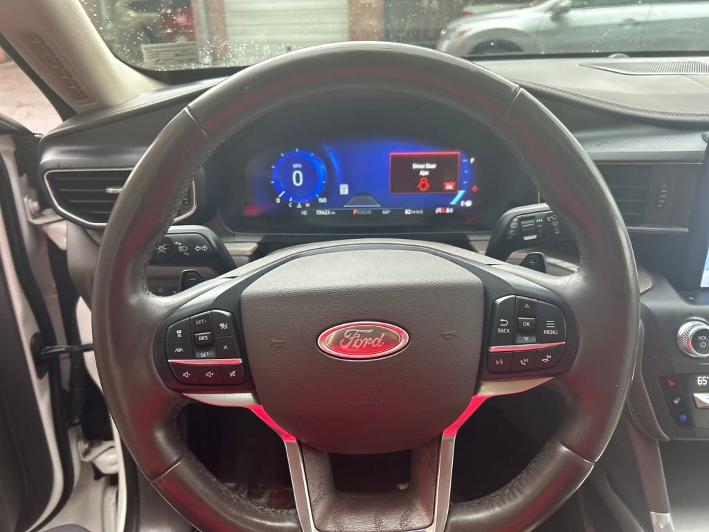Used 2020 Ford Explorer Platinum w/ Premium Technology Package image 15