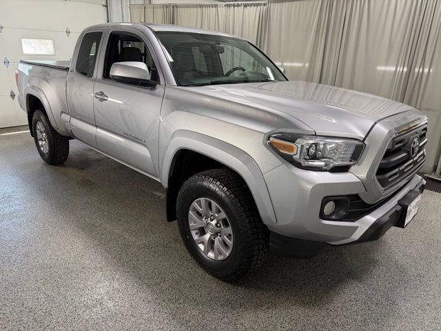 Used 2016 Toyota Tacoma SR5 w/ SR5 Appearance Package (SN) AWD/4WD image 3