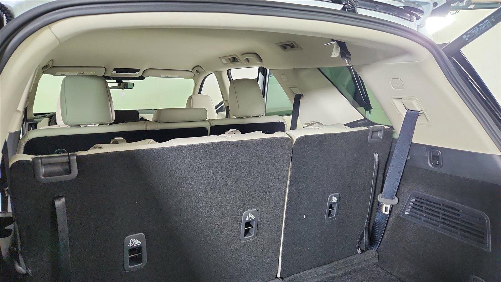 Used 2025 Nissan Pathfinder SL w/ Black Appearance Package image 23