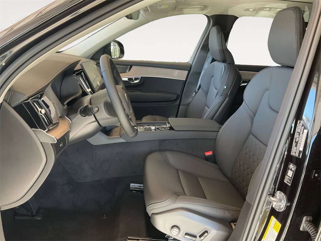 New 2026 Volvo XC90 B6 Plus w/ Protection Package Premier image 9