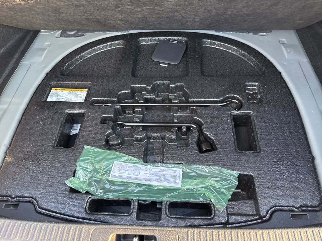 Used 2025 Toyota Camry SE image 8