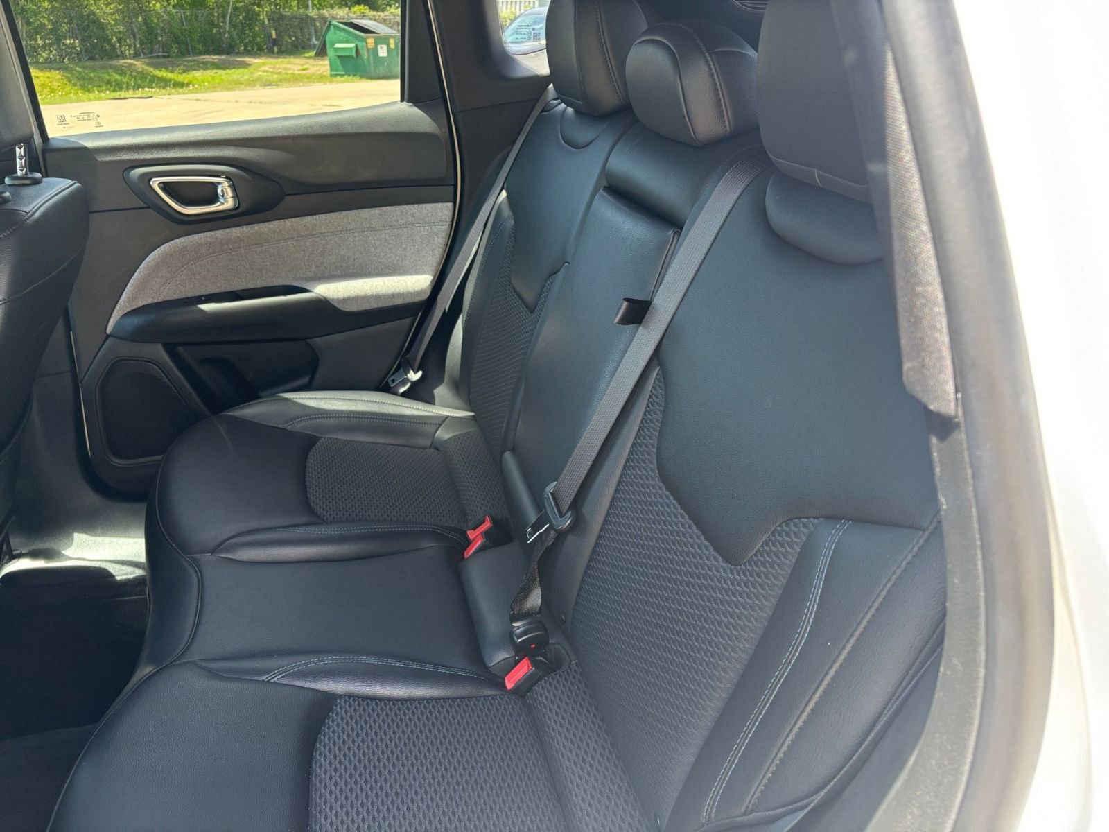 Used 2025 Jeep Compass Latitude image 36