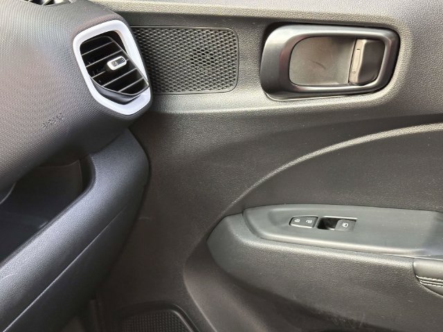 Used 2025 Hyundai Venue Limited FWD image 30