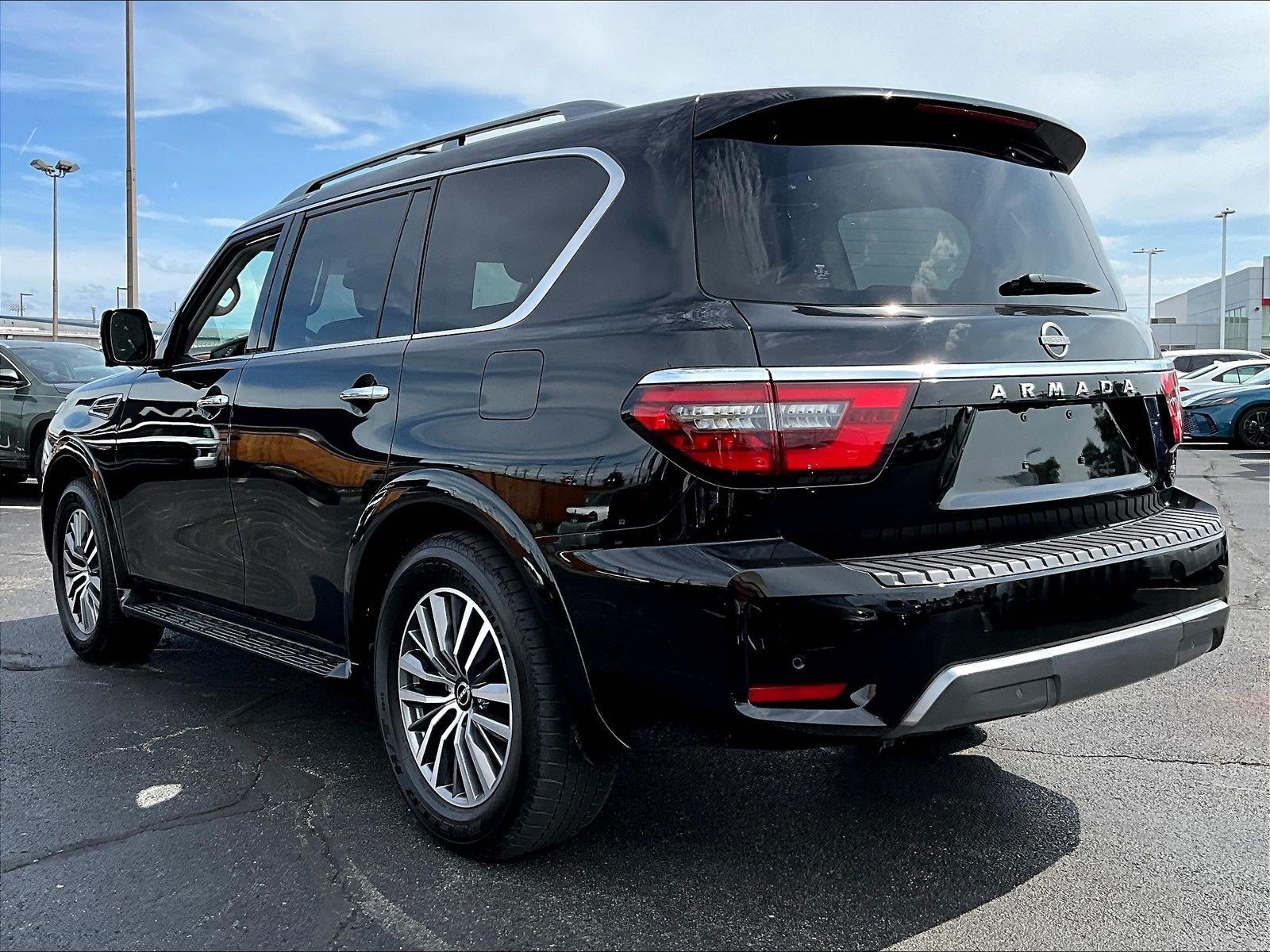 Used 2023 Nissan Armada SL w/ Captain's Chairs Package AWD/4WD image 4