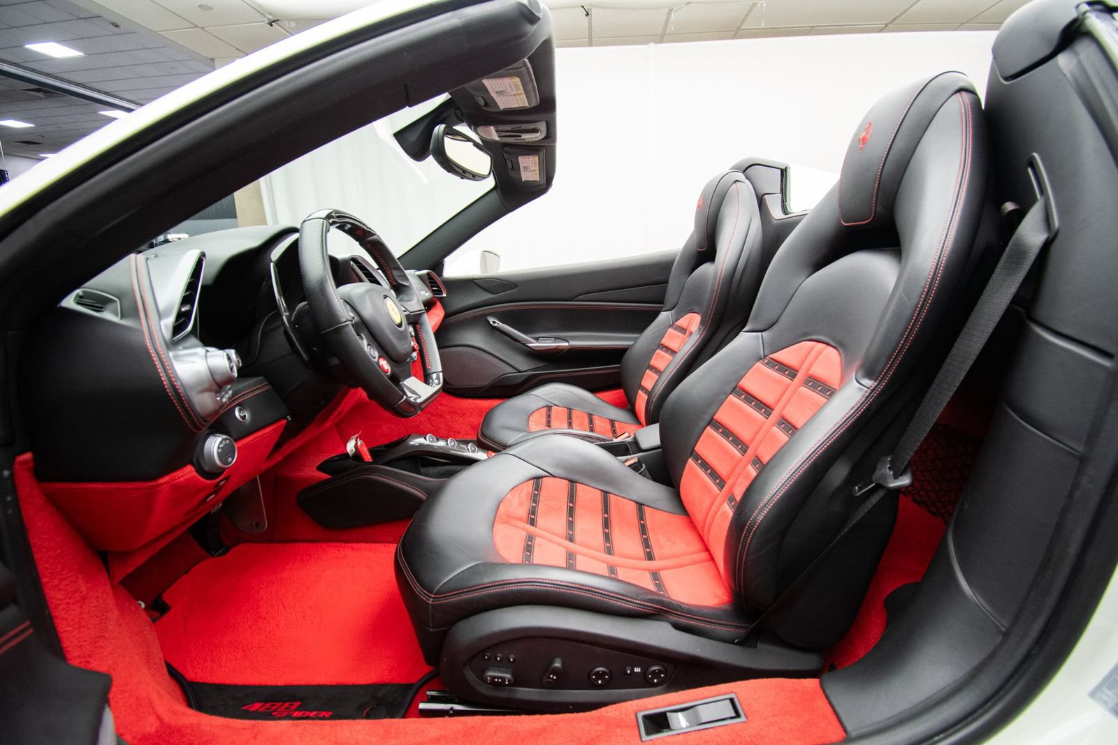 Used 2018 Ferrari 488 Spider RWD image 18