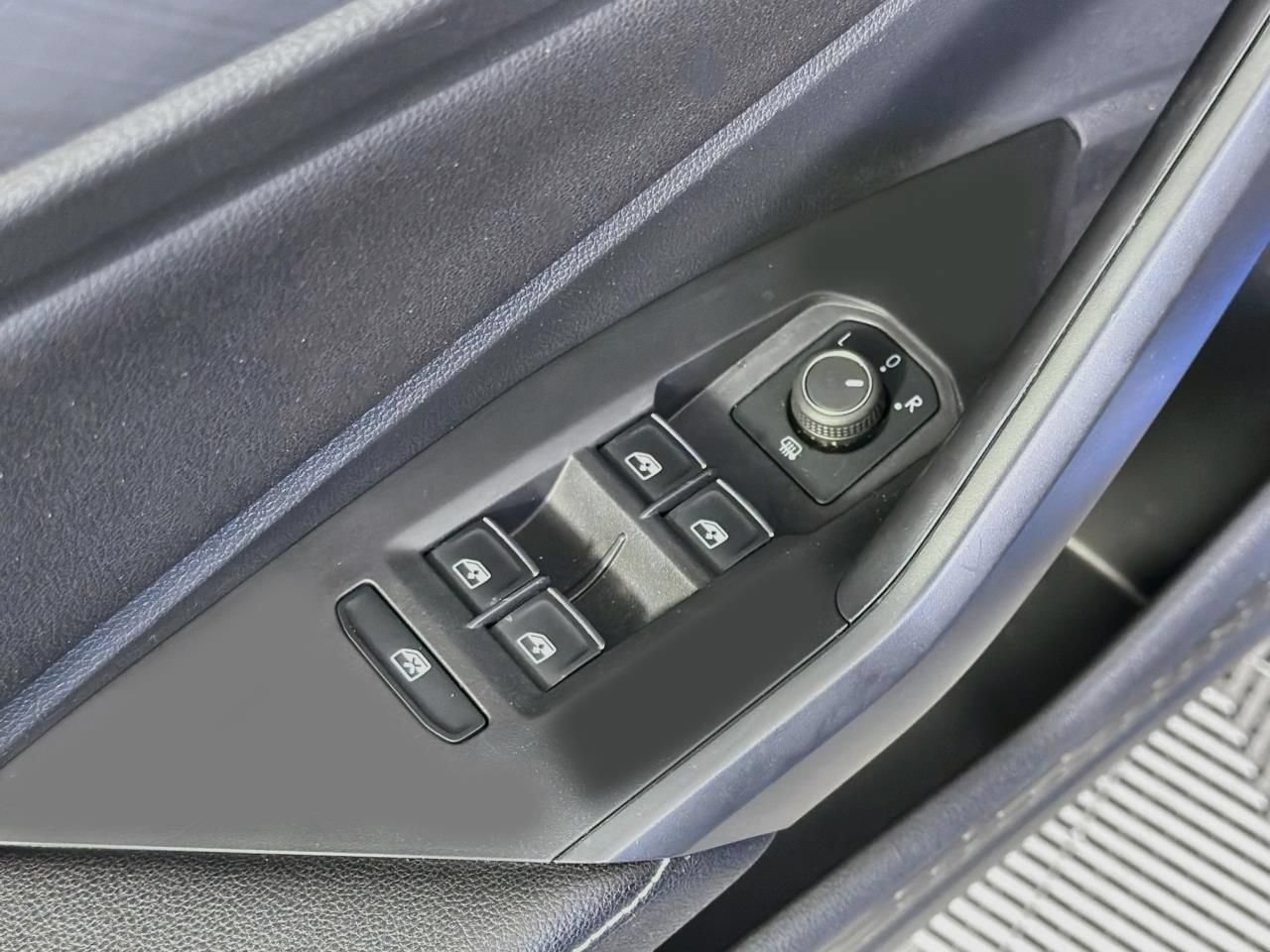 Used 2024 Volkswagen Jetta SE FWD image 21