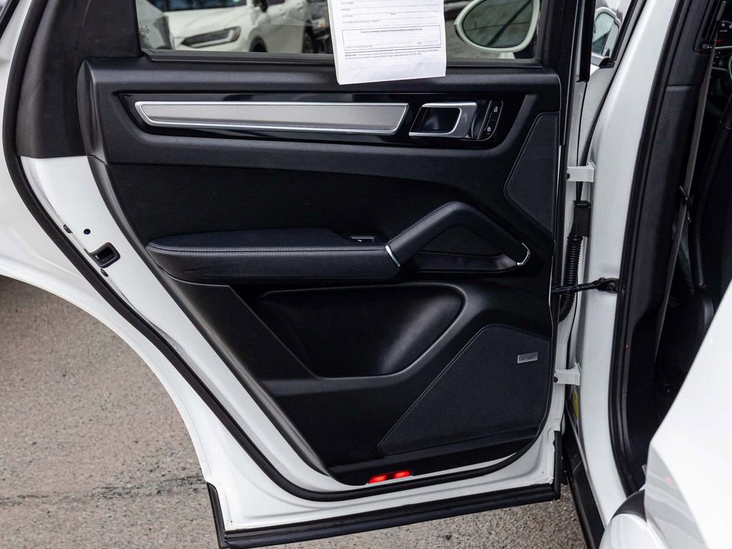 Used 2023 Porsche Cayenne Platinum Edition image 14