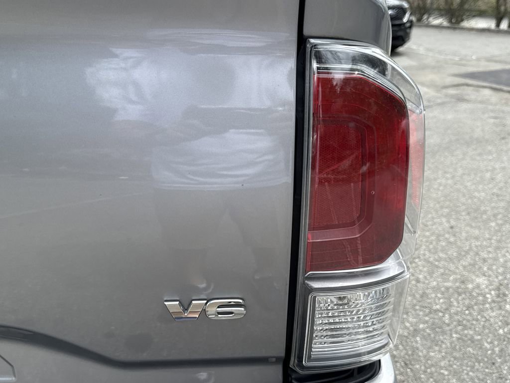 Used 2020 Toyota Tacoma TRD Off-Road w/ Technology Package AWD/4WD image 36