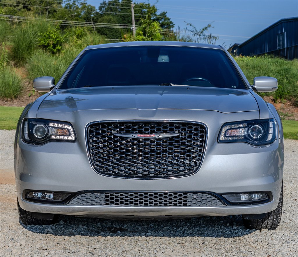 Used 2022 Chrysler 300 S RWD image 8