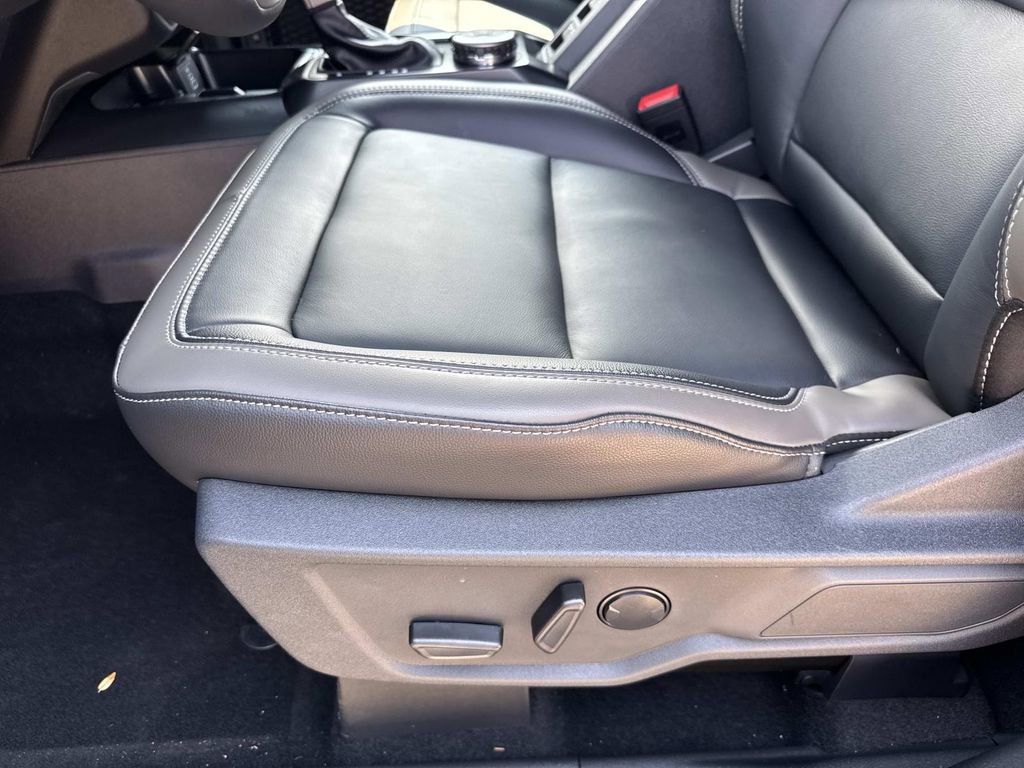 New 2026 Ford Bronco Outer Banks w/ Black Appearance Package AWD/4WD image 8