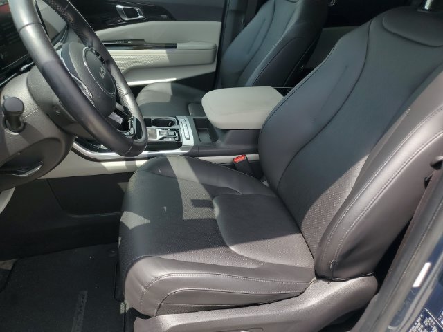 Used 2024 Kia Carnival EX FWD image 20