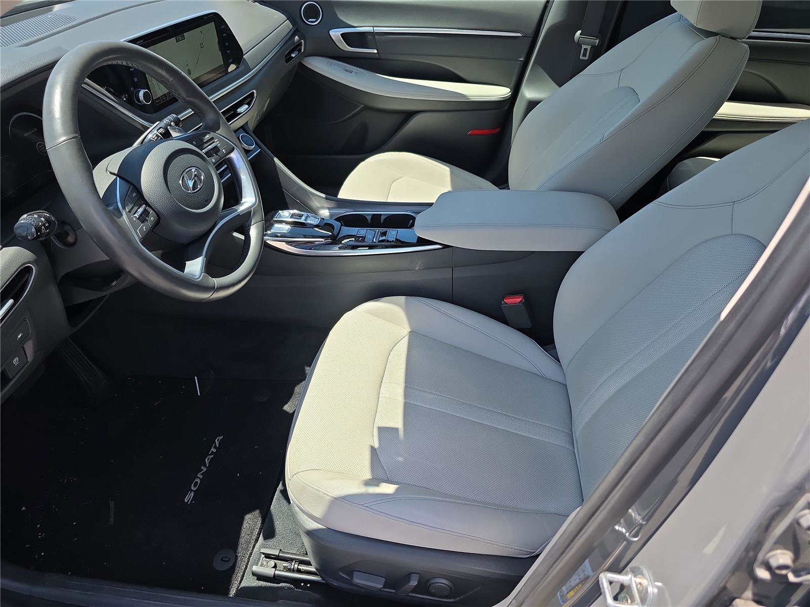 Certified 2022 Hyundai Sonata Limited w/ Preferred Accessory Package FWD image 3