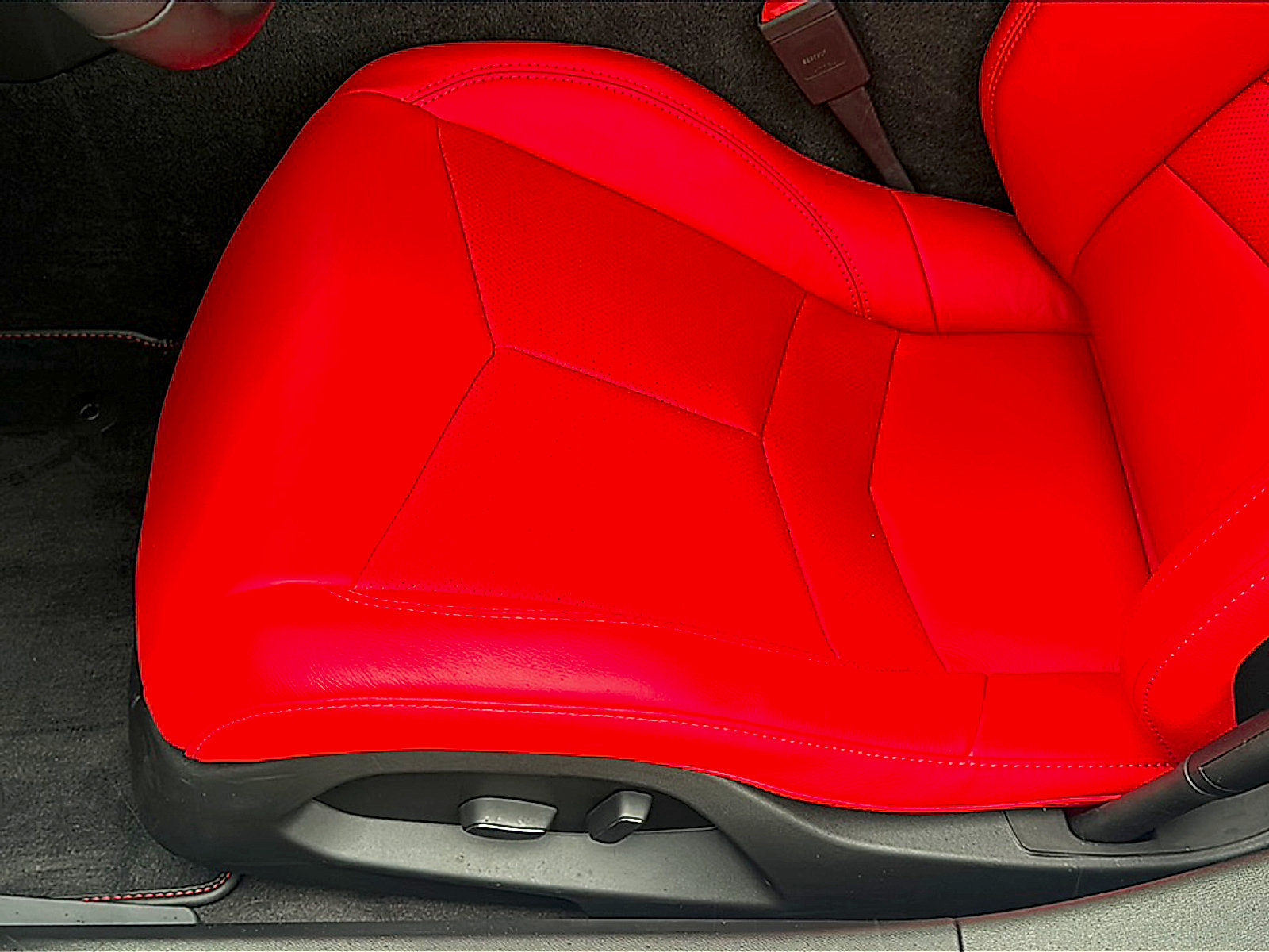 Used 2026 Chevrolet Corvette Stingray Coupe w/ Battery Protection Package RWD image 15