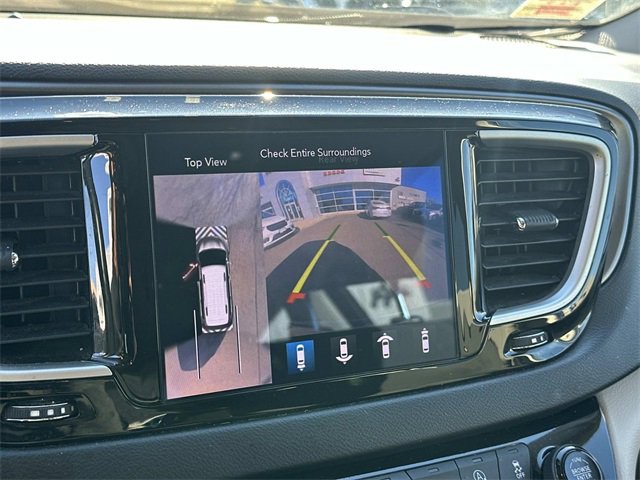 Certified 2020 Chrysler Pacifica Touring w/ Advanced Safetytec Group image 20