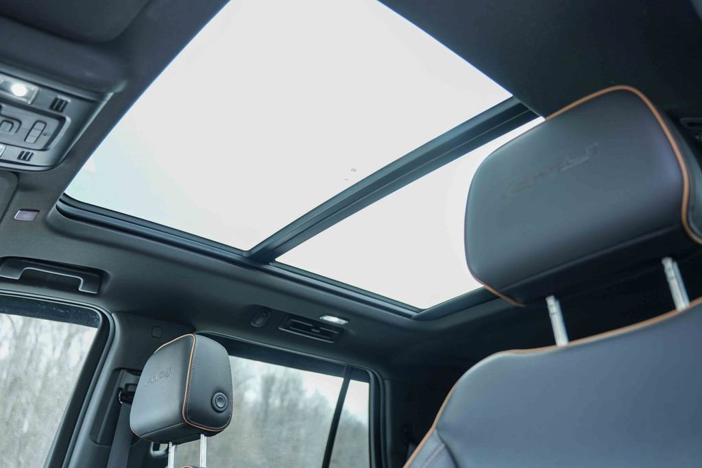 Used 2022 GMC Yukon AT4 image 45