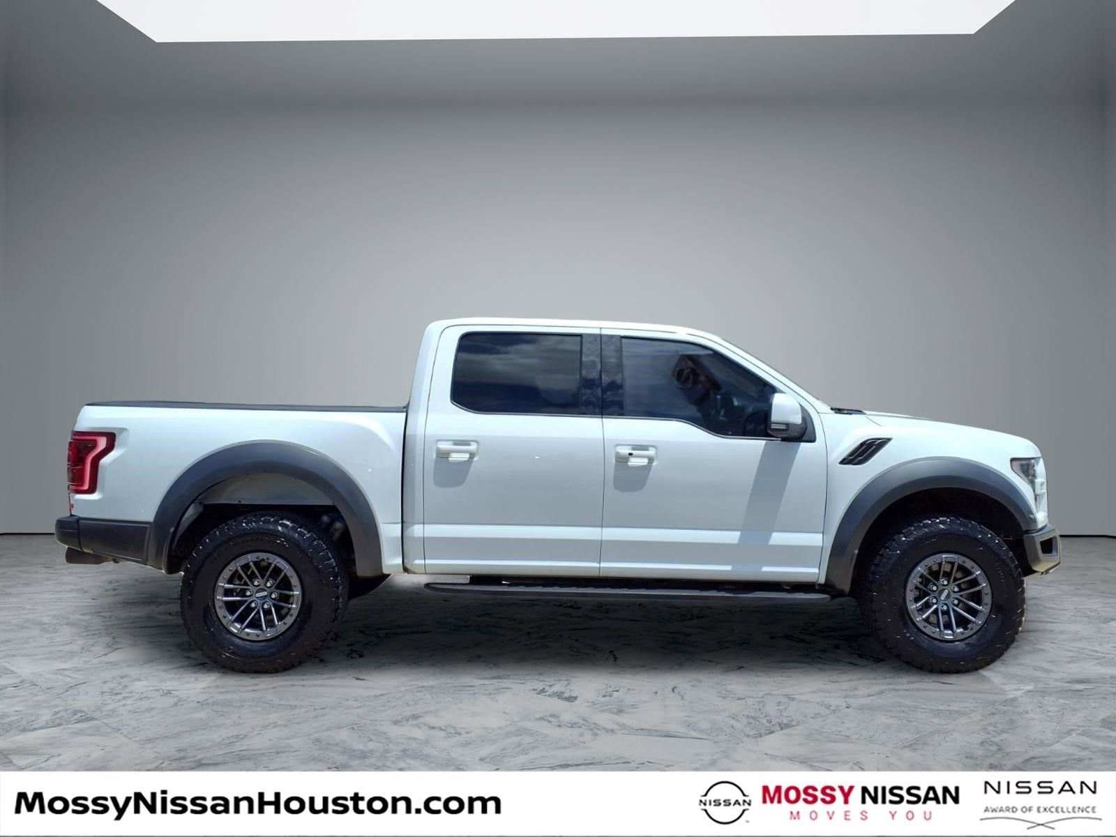 Used 2018 Ford F150 Raptor w/ Equipment Group 802A Luxury AWD/4WD image 8
