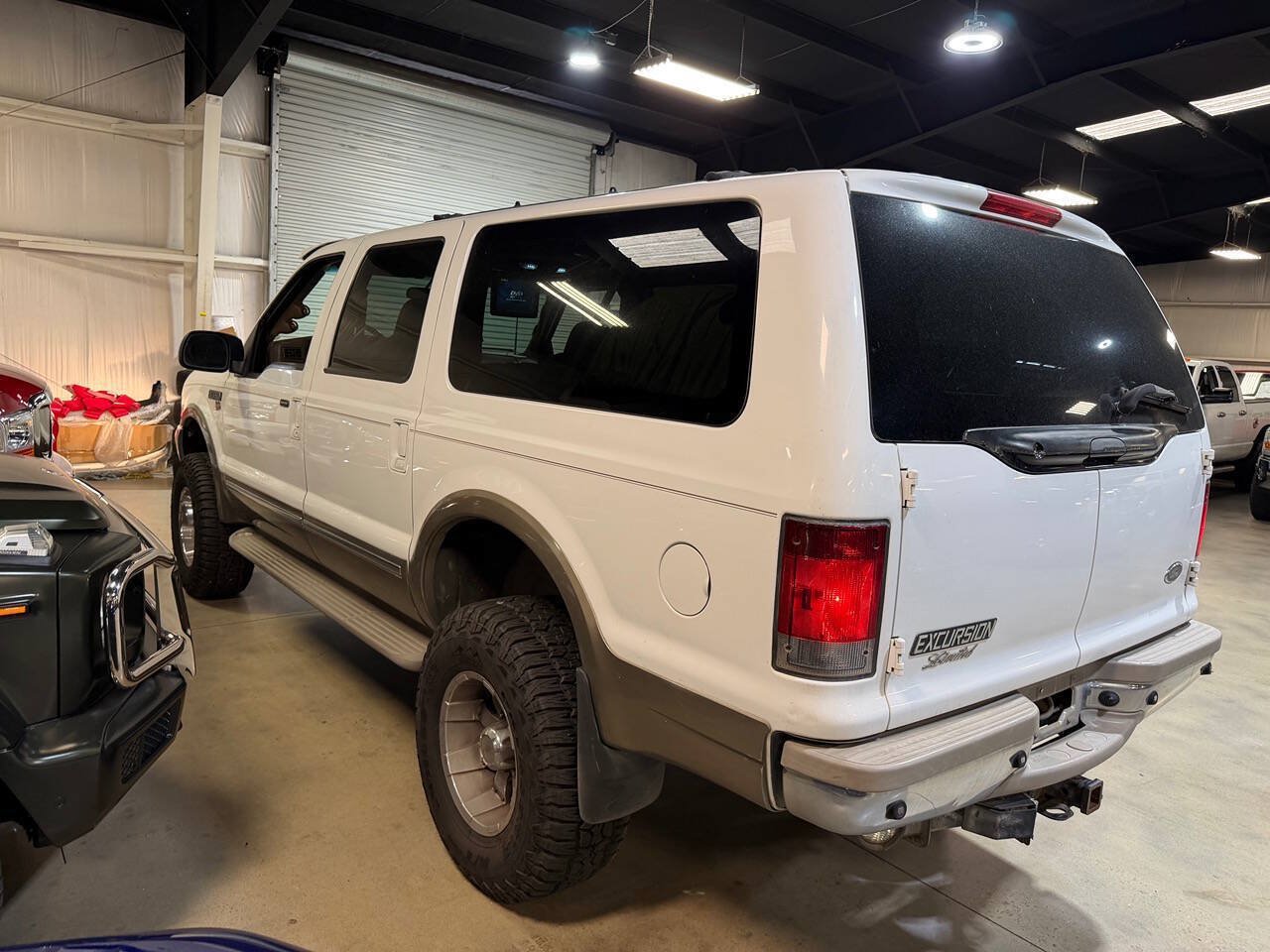 Used 2002 Ford Excursion Limited AWD/4WD image 2