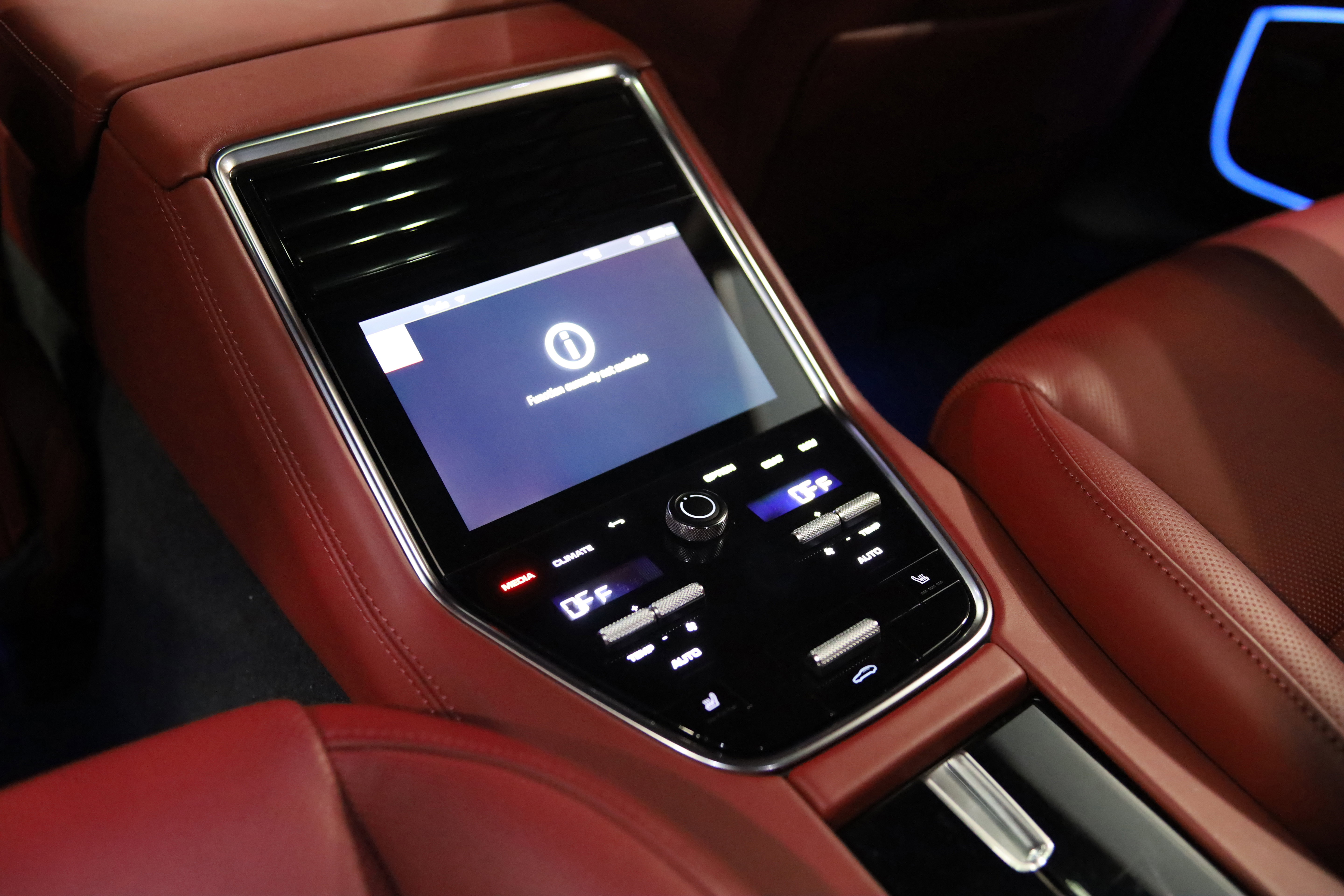 Used 2022 Porsche Panamera 4 AWD/4WD image 40